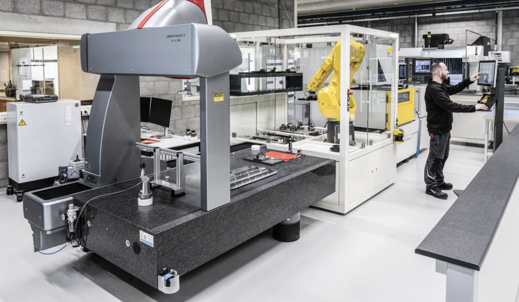 Robotcel met Fanuc C600 draadvonk en Leitz meetmachine