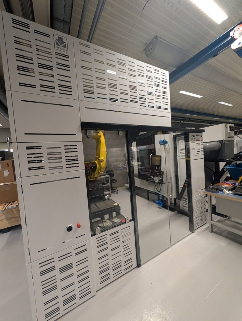 Robotcel voor de Okuma Genos M560V-5AX